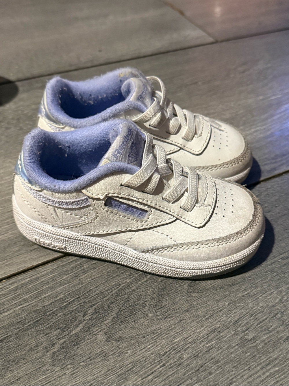 Reebok Kids Low-Top Sneakers in Light Gray with Pale Blue Lining - Picture 3 of 4